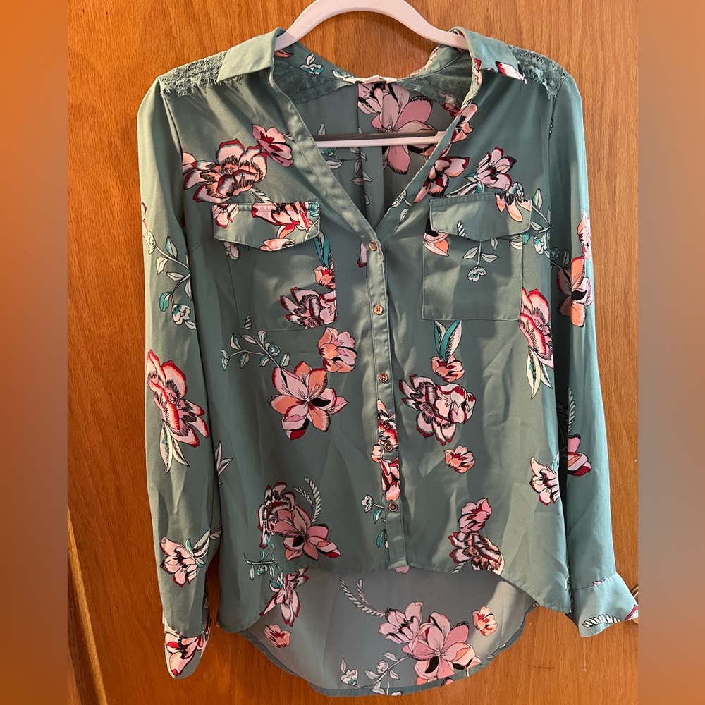 Candie’s size S blouse